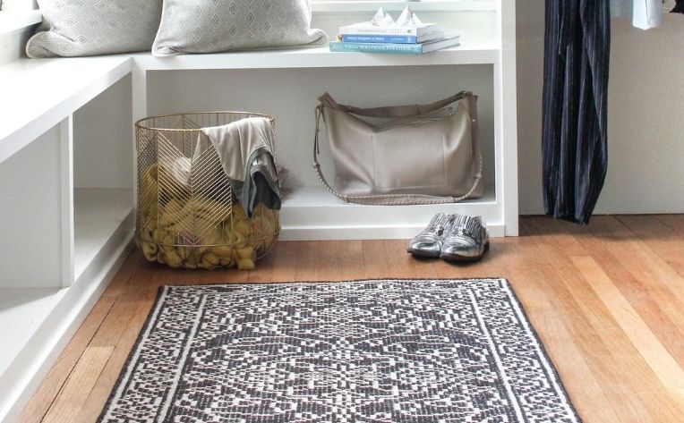 color of rugs to match floors