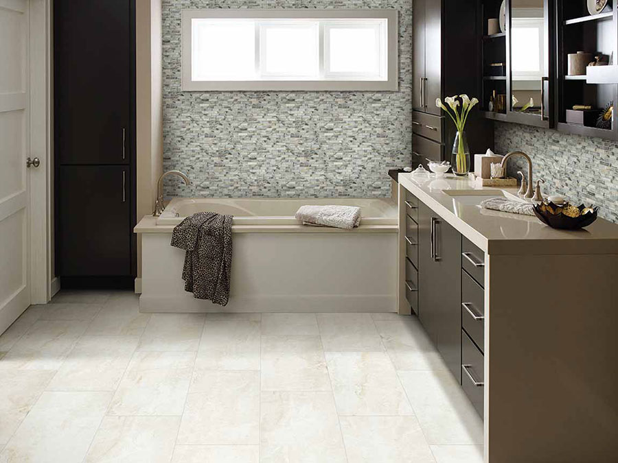 Modern bathroom designed with an open concept, a Jacuzzi tub and neutral color tiles with a matte finish.