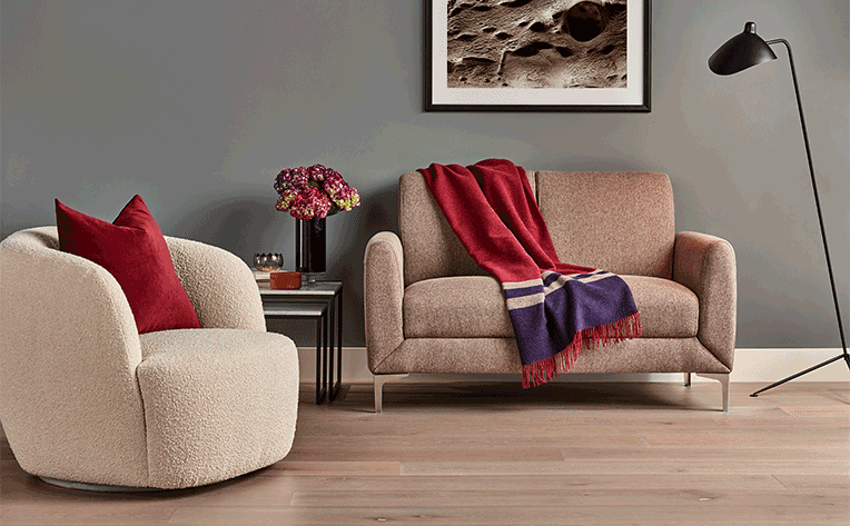 wood flooring in living room with cozy decor
